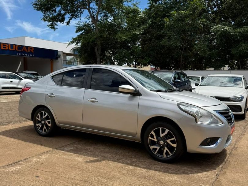 Nissan VERSA UNIQUE 1.6 16V Flex 4p Mec.