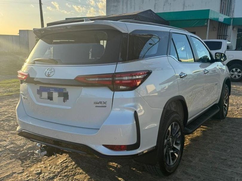 Toyota Hilux SW4 SRX Plat. 4x4 2.8 TB Die. Aut.