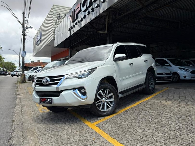 Toyota Hilux SW4 SRX 4x4 2.8 TDI 16V Dies. Aut.