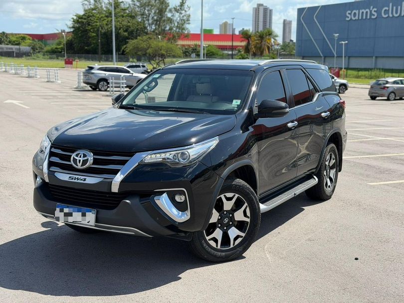 Toyota Hilux SW4 SRX Diamo. 4x4 2.8 TB Die Aut.