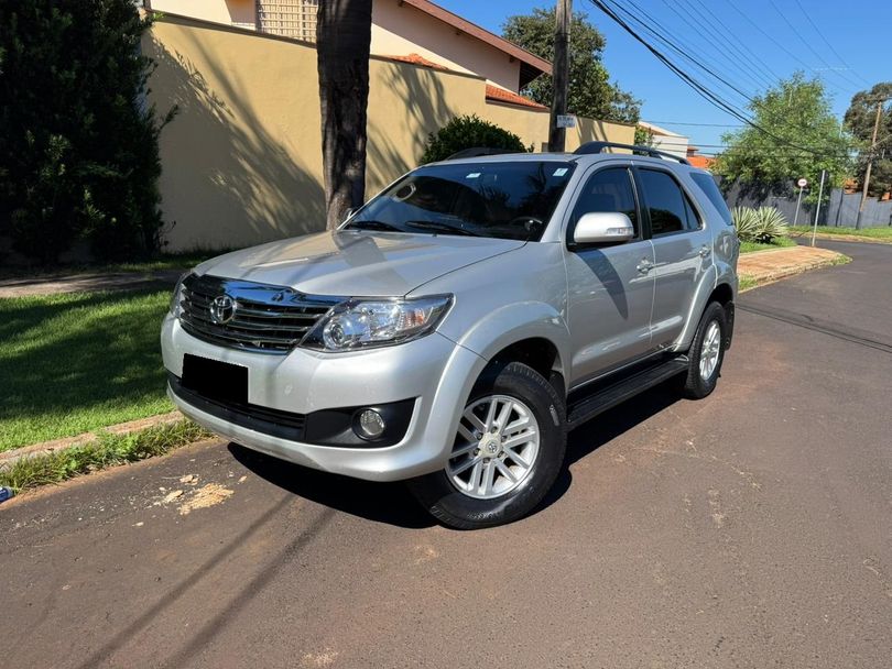 Toyota Hilux SW4 SR 4x2 2.7/ 2.7 Flex 16V Aut.