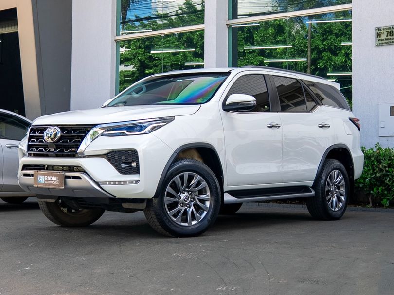 Toyota Hilux SW4 SRX 4x4 2.8 TDI 16V Dies. Aut.