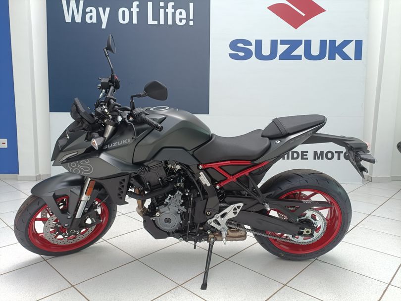 SUZUKI GSX-8S
