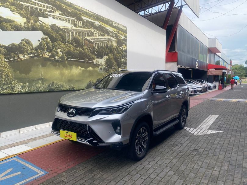 Toyota Hilux SW4 SRX Plat. 4x4 2.8 TB Die. Aut.