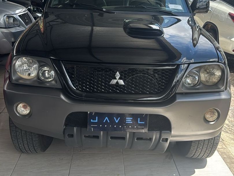 Mitsubishi L200 OUTDOOR HPE 2.5 4x4 CD T.Dies. Mec.
