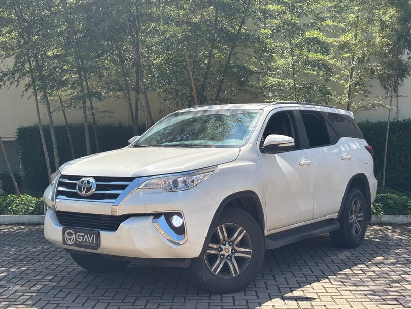 Toyota Hilux SW4 SR 4x2 2.7/ 2.7 Flex 16V Aut.