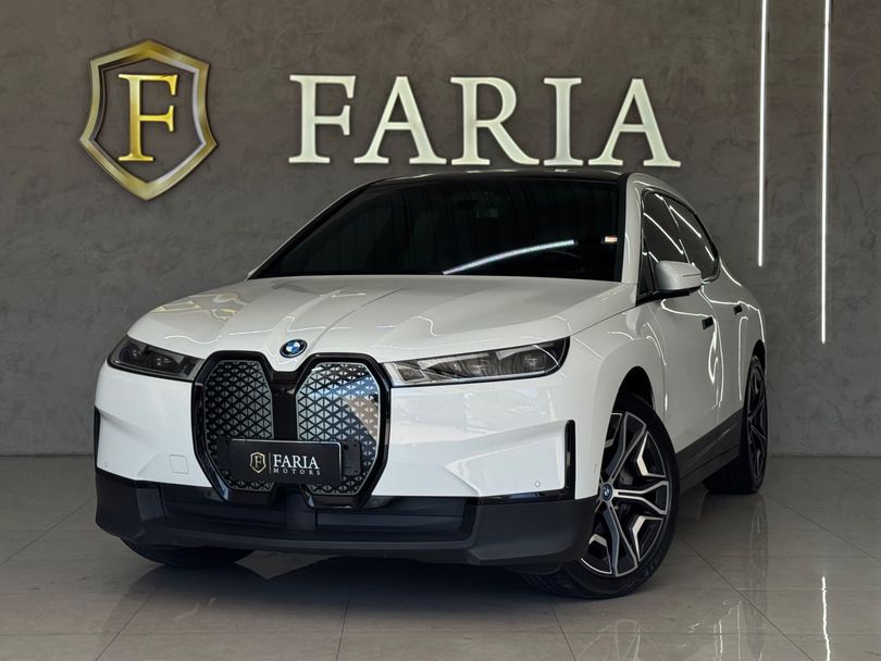 BMW iX XDrive 40 Aut. (Elétrico)