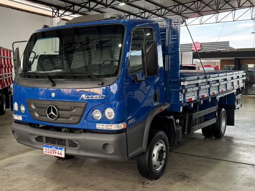 MERCEDES-BENZ Accelo 815 2p (diesel) (E5)