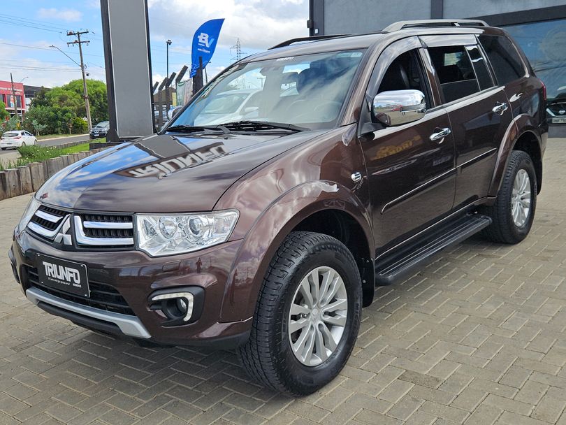 Mitsubishi Pajero HPE 3.2 4x4 T.I. Dies. 5p Aut.