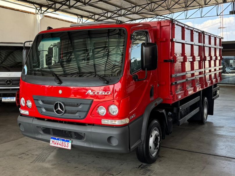 MERCEDES-BENZ Accelo 815 2p (diesel) (E5)