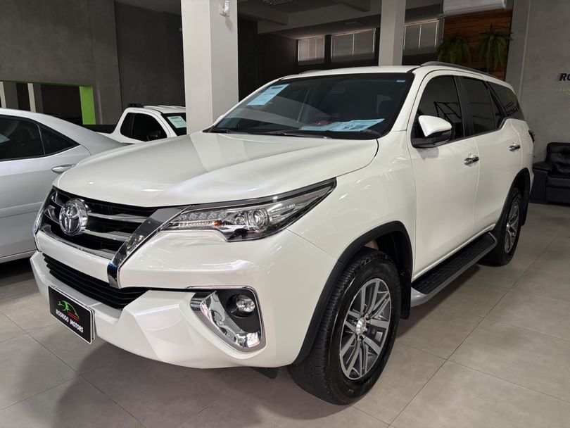 Toyota Hilux SW4 SRX 4x4 2.8 TDI 16V Dies. Aut.