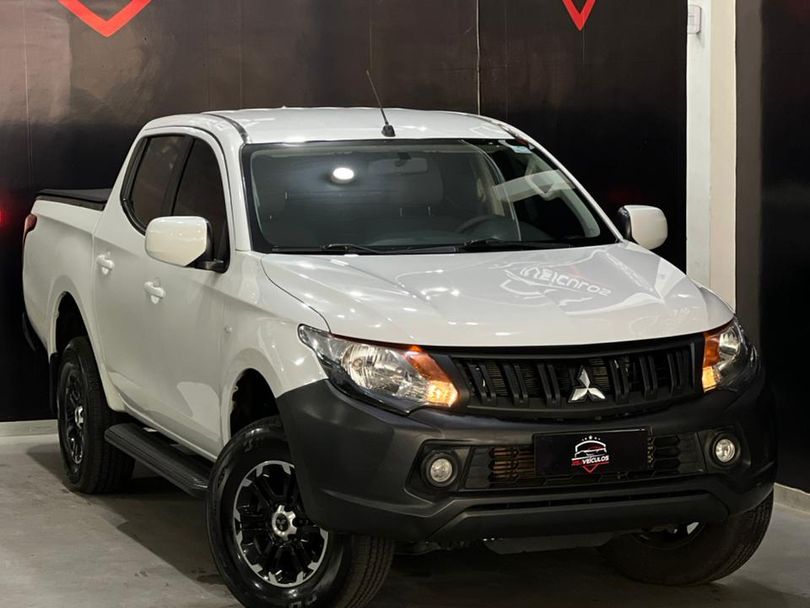 Mitsubishi L200 Tri. Outd. GLX 2.4 CD 4x4 Die. Mec.