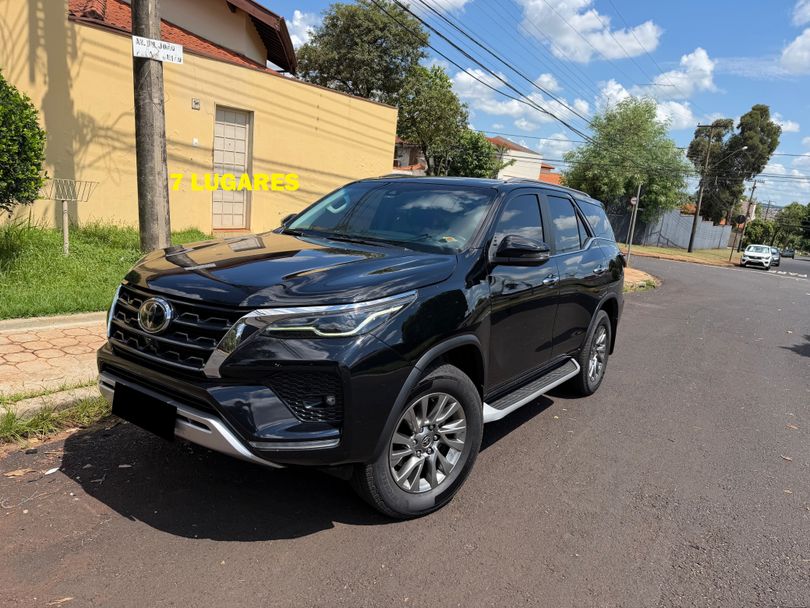 Toyota Hilux SW4 SRX 4x4 2.8 TDI 16V Dies. Aut.