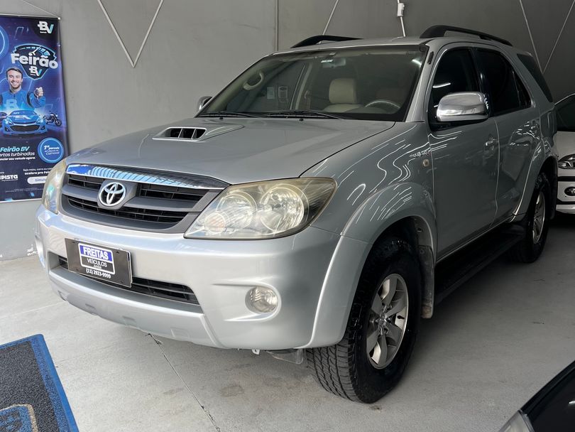 Toyota Hilux SW4 SRV D4-D 4x4 3.0 TDI Dies. Aut