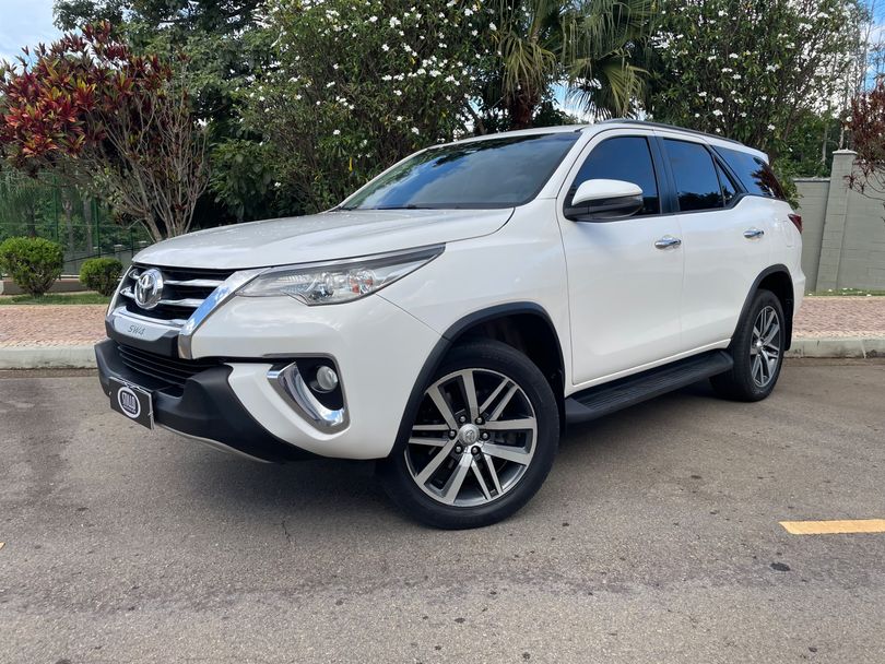 Toyota Hilux SW4 SRV 4x2 2.7 Flex 16V Aut.