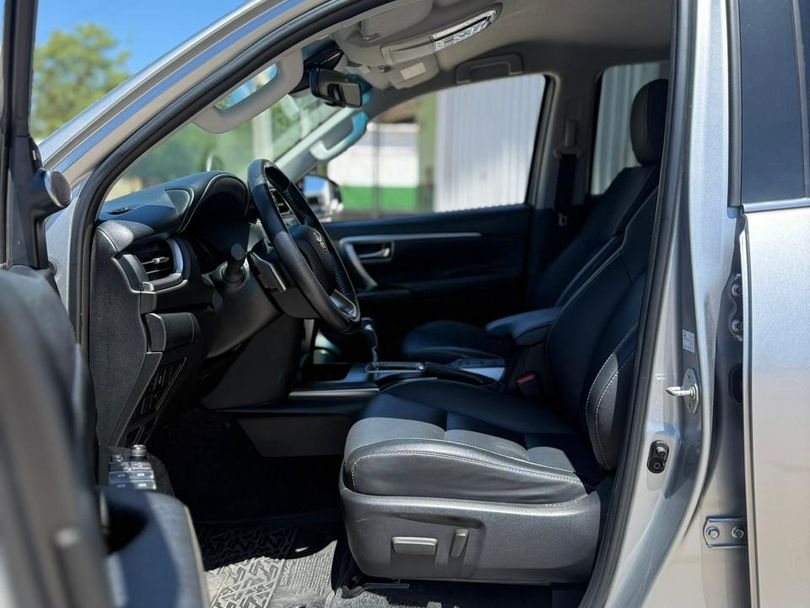 Toyota Hilux SW4 SRX 4x4 2.8 TDI 16V Dies. Aut.