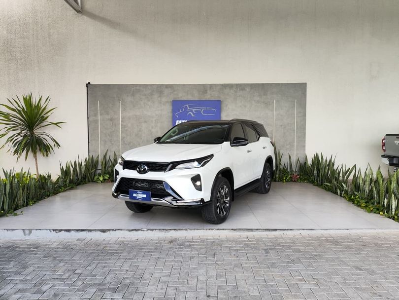 Toyota Hilux SW4 SRX Plat. 4x4 2.8 TB Die. Aut.