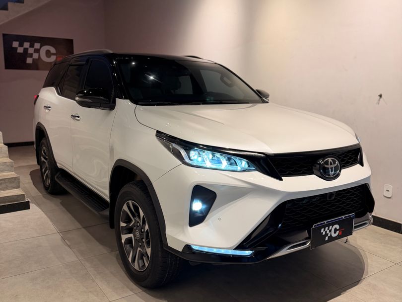 Toyota Hilux SW4 Diamond 2.8 TB 4x4 Die. Aut.