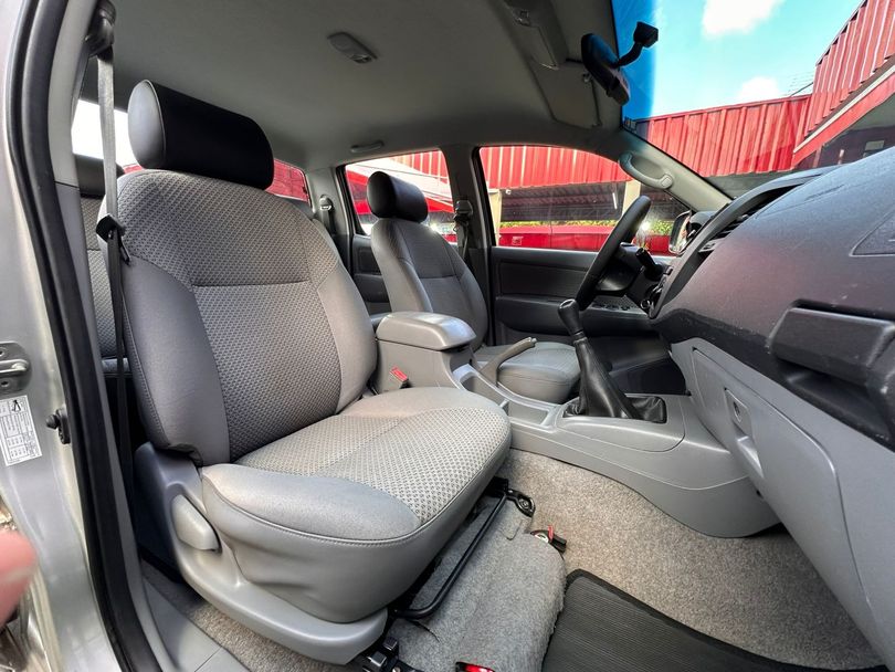 Toyota Hilux CD SR 4x2 2.7 16V/2.7 Flex Mec.