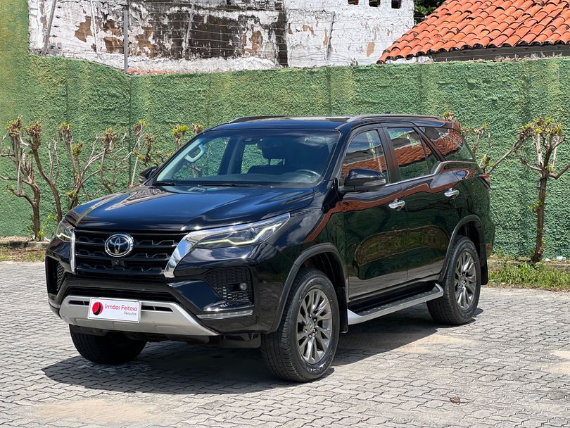 Toyota Hilux SW4 SRX 4x4 2.8 TDI 16V Dies. Aut.