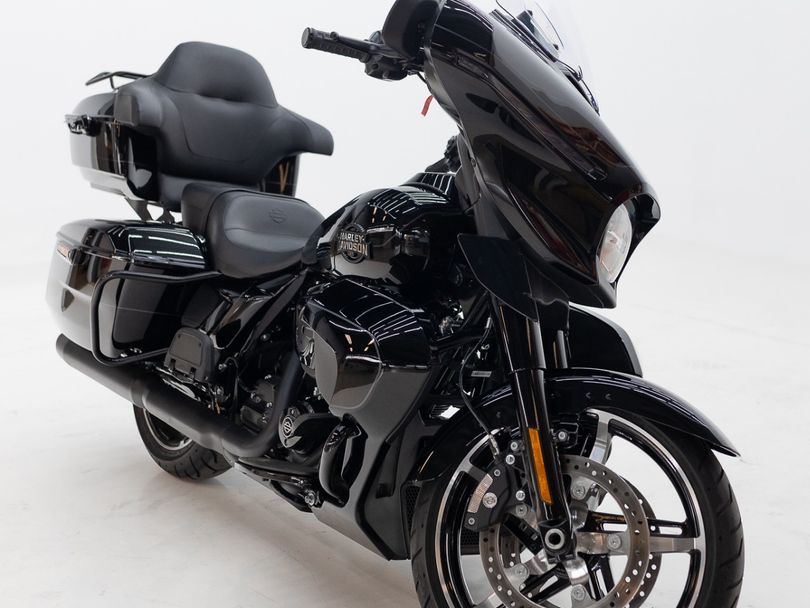 Harley STREET GLIDE ULTRA FLHXU