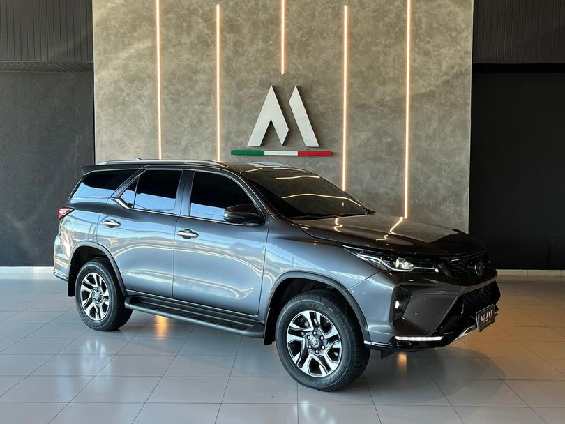 Toyota Hilux SW4 SRX 4x4 2.8 TDI 16V Dies. Aut.