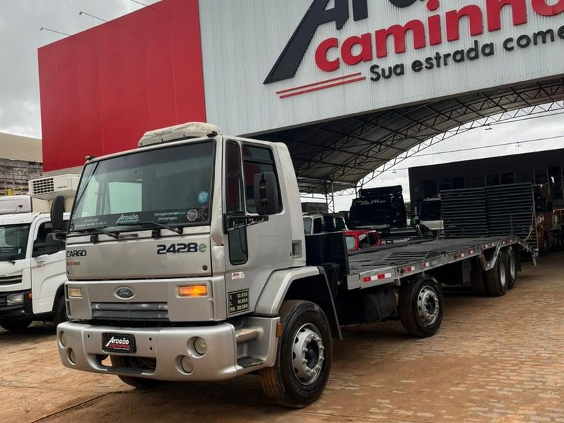 FORD CARGO 2428 E T 3-Eixos 2p (diesel)