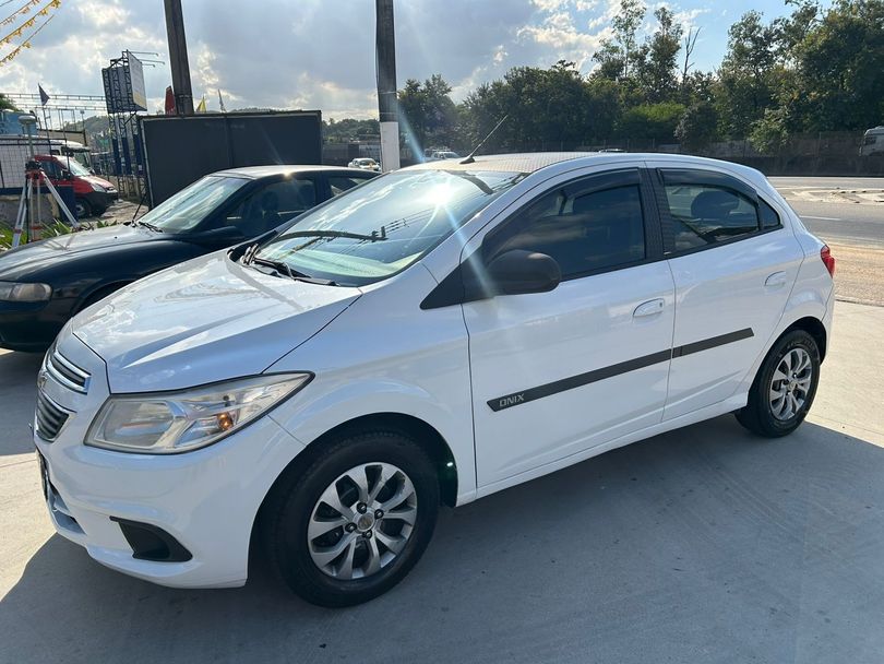 Chevrolet ONIX HATCH LT 1.0 8V FlexPower 5p Mec.