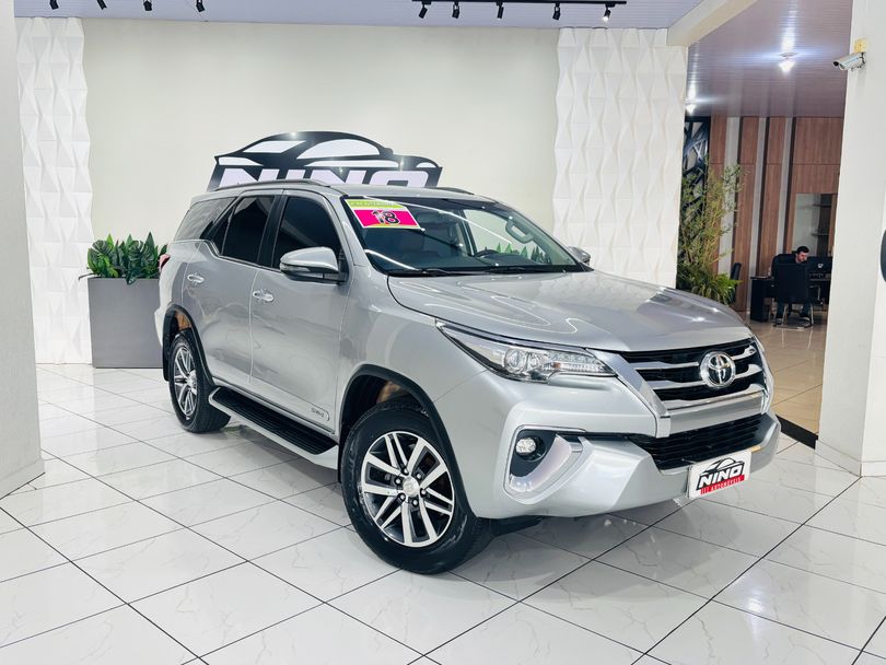 Toyota Hilux SW4 SRX 4x4 2.8 TDI 16V Dies. Aut.