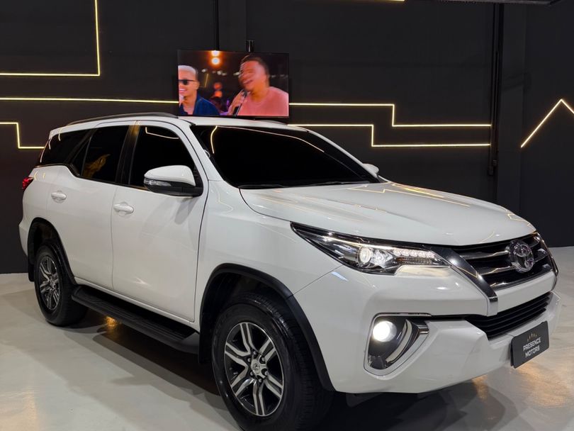 Toyota Hilux SW4 SR 4x2 2.7/ 2.7 Flex 16V Aut.