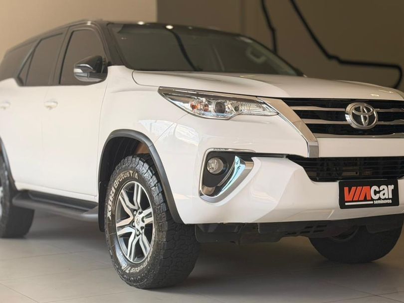 Toyota Hilux SW4 SR 4x2 2.7/ 2.7 Flex 16V Aut.