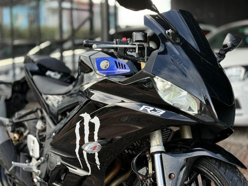 YAMAHA YZF R-3 321/ABS
