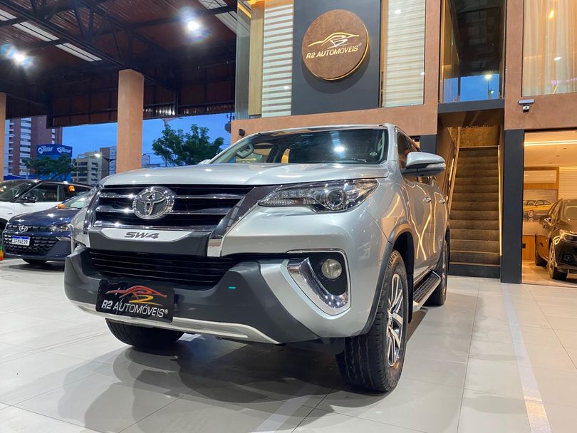 Toyota Hilux SW4 SRX 4x4 2.8 TDI 16V Dies. Aut.