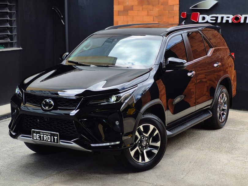 Toyota Hilux SW4 SRX Plat. 4x4 2.8 TB Die. Aut.