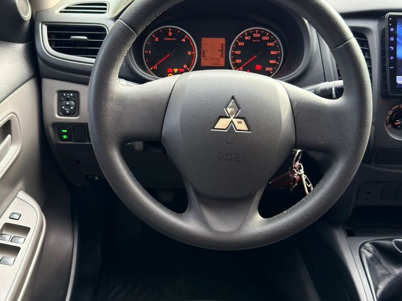 Mitsubishi L200 Tri. Outd. GLX 2.4 CD 4x4 Die. Mec.