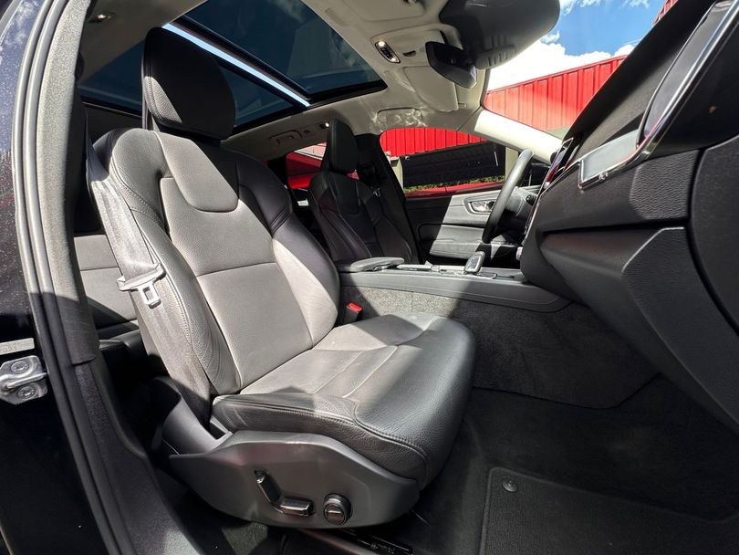 Volvo XC 60 T-8 MOMENTUM 2.0 (Híbrido)