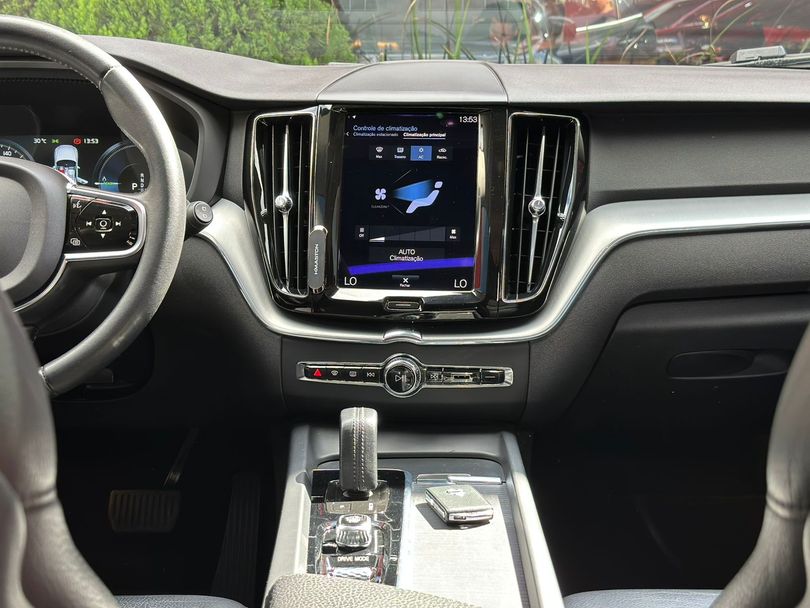 Volvo XC 60 T-8 MOMENTUM 2.0 (Híbrido)