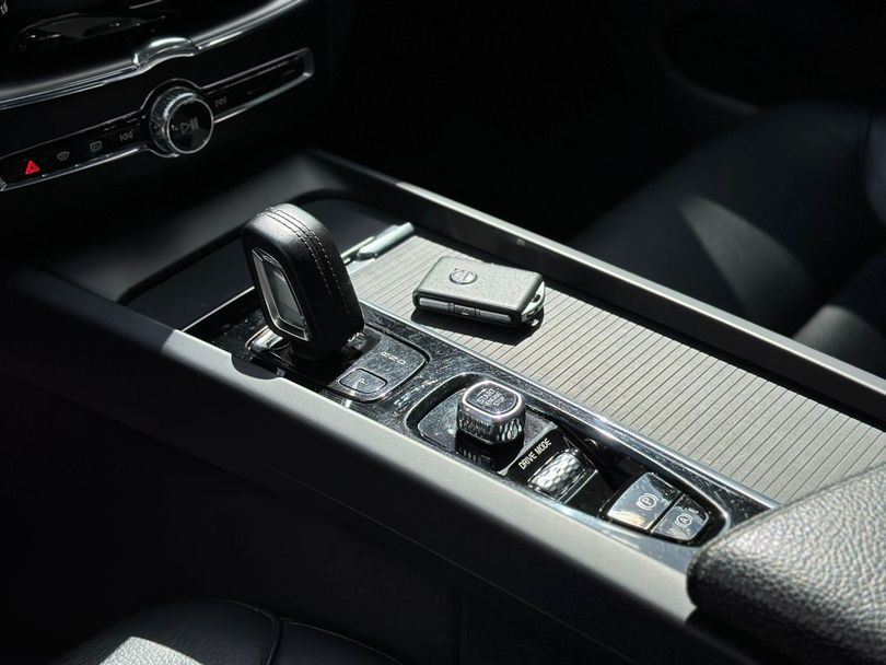 Volvo XC 60 T-8 MOMENTUM 2.0 (Híbrido)