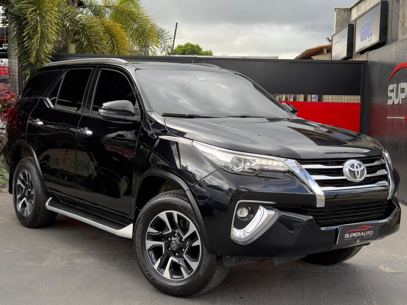 Toyota Hilux SW4 SRX 4x4 2.8 TDI 16V Dies. Aut.