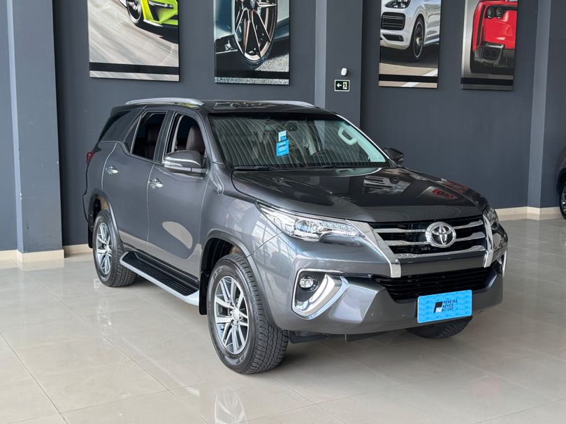 Toyota Hilux SW4 SRX 4x4 2.8 TDI 16V Dies. Aut.