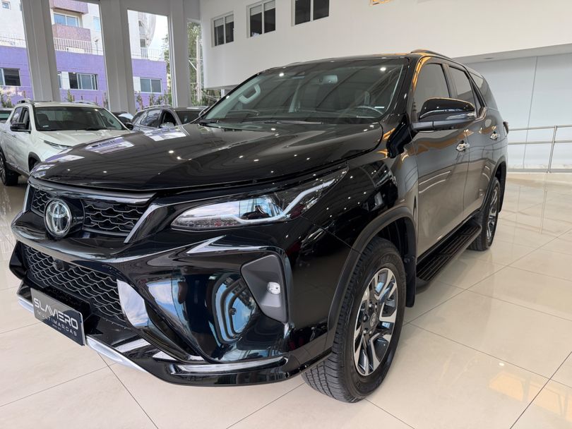 Toyota Hilux SW4 SRX Plat. 4x4 2.8 TB Die. Aut.