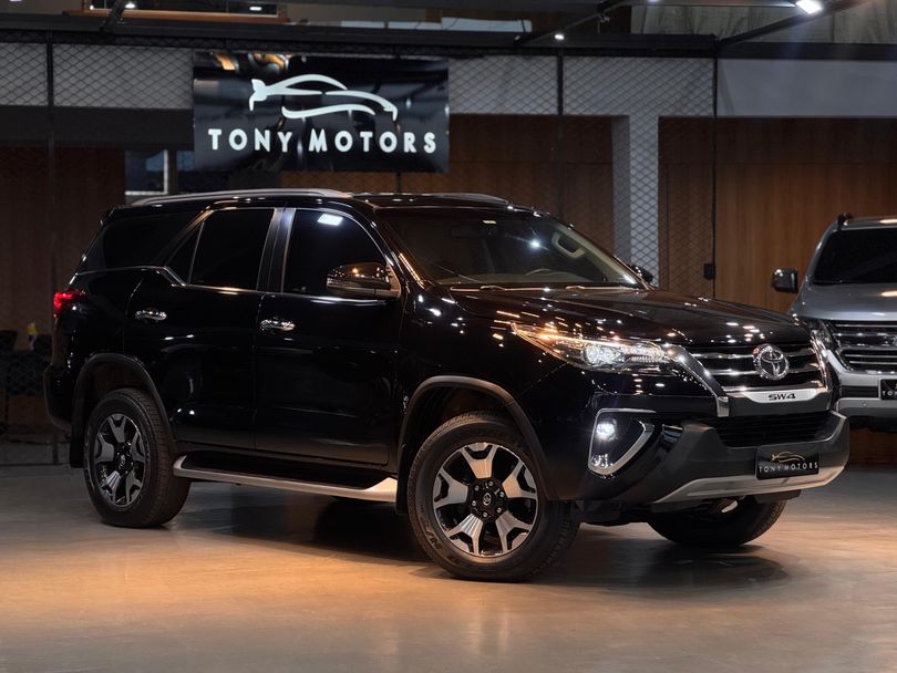 Toyota Hilux SW4 SRX Diamo. 4x4 2.8 TB Die Aut.