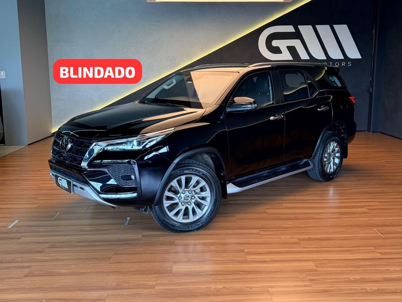 Toyota Hilux SW4 SRX 4x4 2.8 TDI 16V Dies. Aut.