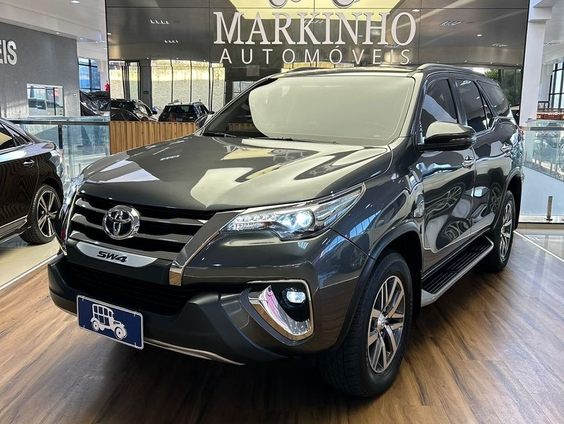 Toyota Hilux SW4 SRX 4x4 2.8 TDI 16V Dies. Aut.