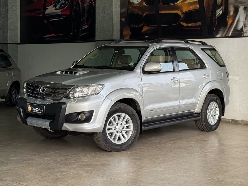 Toyota Hilux SW4 SRV D4-D 4x4 3.0 TDI Dies. Aut