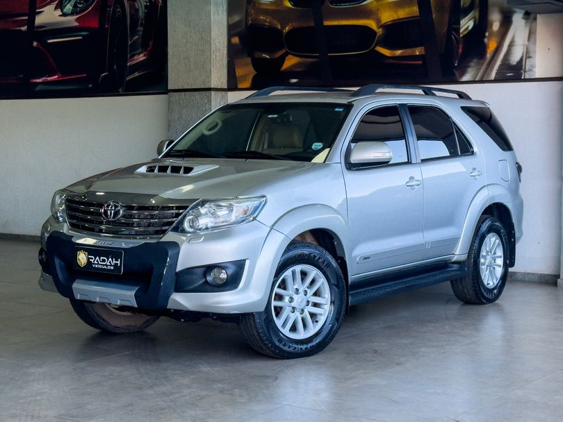 Toyota Hilux SW4 SRV D4-D 4x4 3.0 TDI Dies. Aut