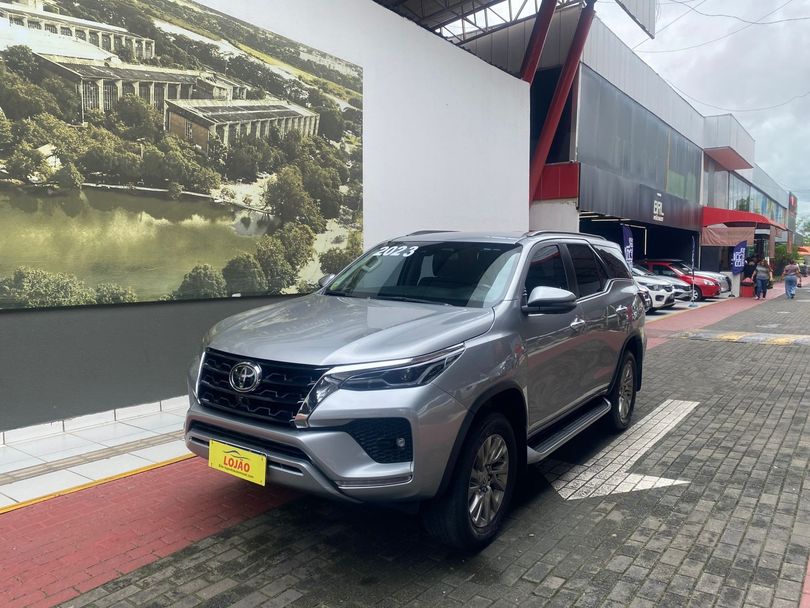 Toyota Hilux SW4 SRX 4x4 2.8 TDI 16V Dies. Aut.