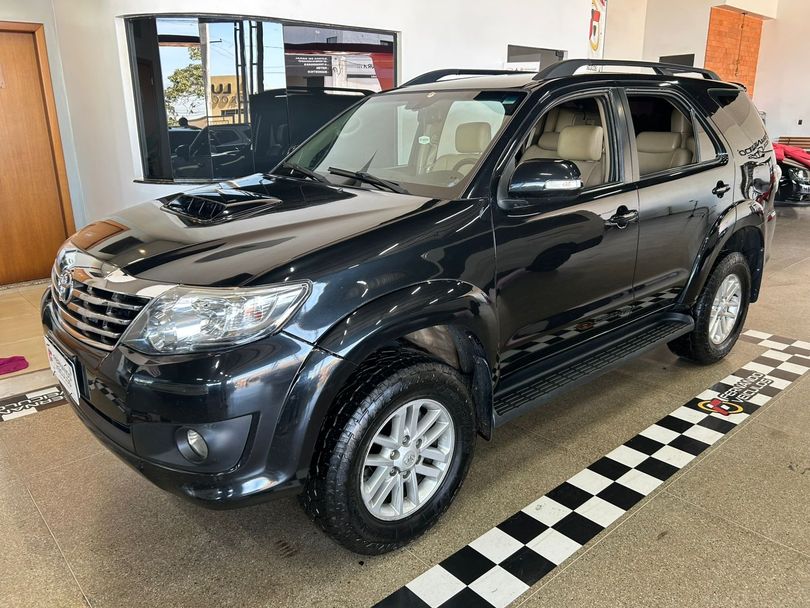 Toyota Hilux SW4 SRV D4-D 4x4 3.0 TDI Dies. Aut