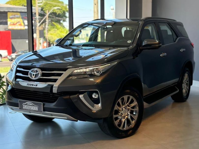 Toyota Hilux SW4 SRX 4x4 2.8 TDI 16V Dies. Aut.