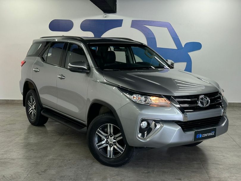 Toyota Hilux SW4 SR 4x2 2.7/ 2.7 Flex 16V Aut.